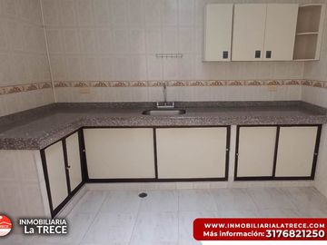 Se vende casa amplia, en sector comercial con local en Buga-valle
