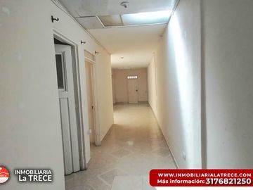 Se vende casa amplia, en sector comercial con local en Buga-valle