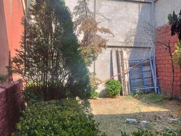 Casa en venta en la colonia Atlanta muy amplia, jardín y cisterna.