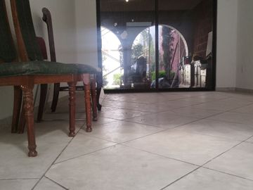 Casa en venta en la colonia Atlanta muy amplia, jardín y cisterna.