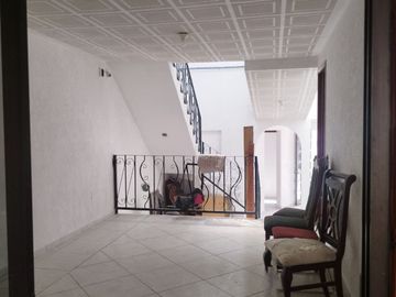 Casa en venta en la colonia Atlanta muy amplia, jardín y cisterna.
