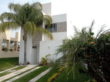 Una Casa con Laguna, Alberca, Jardín, Gym, Spa en Oaxtepec Morelos
