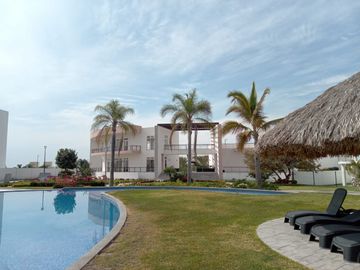 Una Casa con Laguna, Alberca, Jardín, Gym, Spa en Oaxtepec Morelos