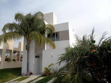 Una Casa con Laguna, Alberca, Jardín, Gym, Spa en Oaxtepec Morelos