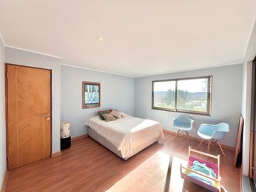 Se vende casa con vista a laguna y Club de Golf Huinganal, Limache