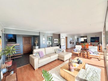 Se vende casa con vista a laguna y Club de Golf Huinganal, Limache