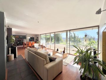 Se vende casa con vista a laguna y Club de Golf Huinganal, Limache