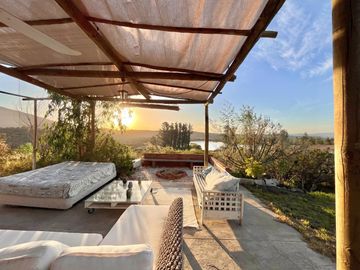 Se vende casa con vista a laguna y Club de Golf Huinganal, Limache
