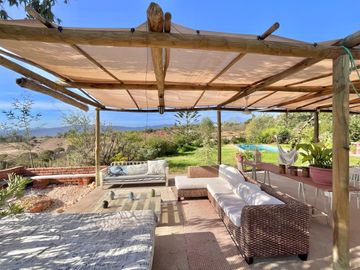 Se vende casa con vista a laguna y Club de Golf Huinganal, Limache