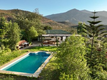 Se vende casa con vista a laguna y Club de Golf Huinganal, Limache