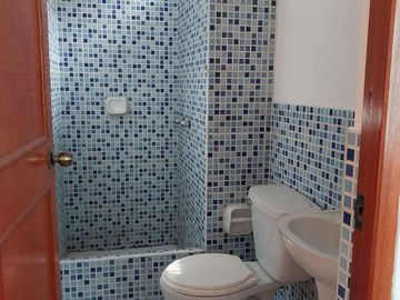 Se Vende Un Encantador Departamento Ubicado En Un Edificio Multifamiliar De Cuatro Pisos
