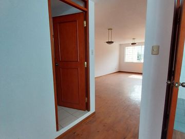 Se Vende Un Encantador Departamento Ubicado En Un Edificio Multifamiliar De Cuatro Pisos