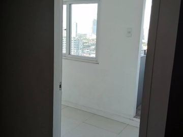 READY FOR OCCUPANCY 3 BEDROOMS 3 BATH WITH BALCONY RENT TO OWN PETS FRIENDLY IN QC NEAR GMA MRT, QAVE, CUBAO, SM
