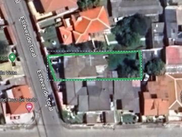 CASA DE TRES DEPARTAMENTOS Y AREA VERDE EN VENTA, EN EL CENTRO DE LA CIUDAD SECTOR UNIVERSIDAD CATOLICA
