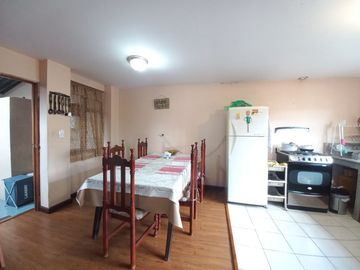 CASA DE TRES DEPARTAMENTOS Y AREA VERDE EN VENTA, EN EL CENTRO DE LA CIUDAD SECTOR UNIVERSIDAD CATOLICA