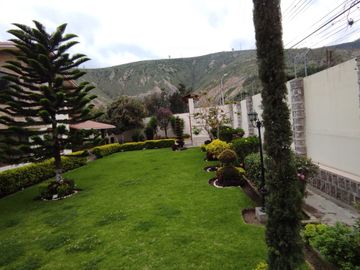 MITAD DEL MUNDO VENDO HERMOSA QUINTA CON ÁRBOLES FRUTALES