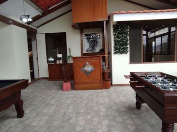MITAD DEL MUNDO VENDO HERMOSA QUINTA CON ÁRBOLES FRUTALES
