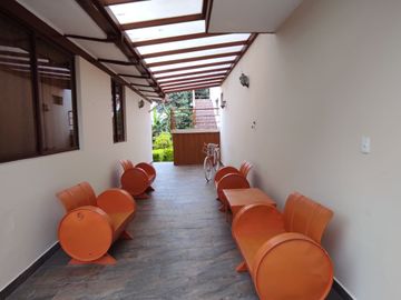 MITAD DEL MUNDO VENDO HERMOSA QUINTA CON ÁRBOLES FRUTALES