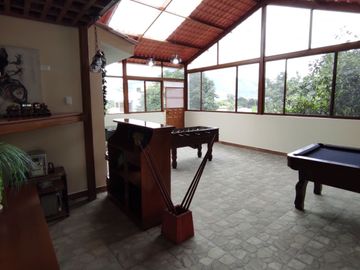 MITAD DEL MUNDO VENDO HERMOSA QUINTA CON ÁRBOLES FRUTALES