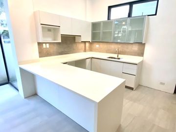 Brand New Modern Corner Lot House for Sale in Molave Park, Paranaque