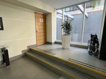 oportunidad por viaje oficina  6 estacionamientos mas bodega