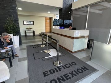 oportunidad por viaje oficina  6 estacionamientos mas bodega