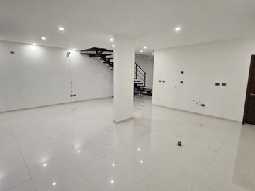 Hermosa Residencia En Valle Imperial de 4 Recamaras