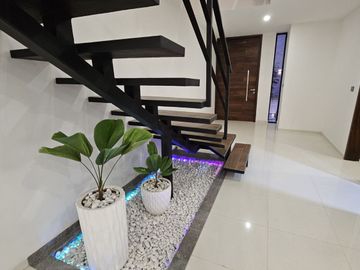 Hermosa Residencia En Valle Imperial de 4 Recamaras