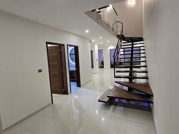 Hermosa Residencia En Valle Imperial de 4 Recamaras