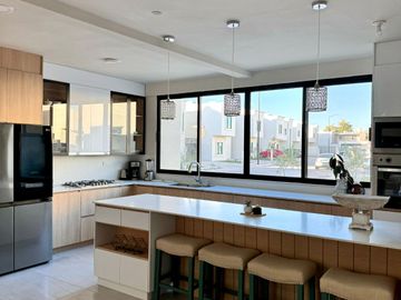 Casa nueva recién remodelada en renta en Monte de Calabria Residencial