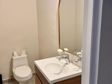 Casa nueva recién remodelada en renta en Monte de Calabria Residencial