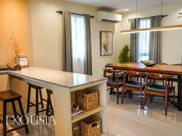 5 BEDROOM SINGLE ATTACHED UNIT LOCATED IN THE VILLAGES AT LIPA