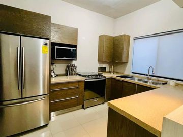 Casa en Renta o VENTA TOTALMENTE AMUEBLADA &  NUEVA en Zona Consulado! VENERO