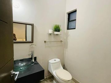 Casa en Renta o VENTA TOTALMENTE AMUEBLADA &  NUEVA en Zona Consulado! VENERO