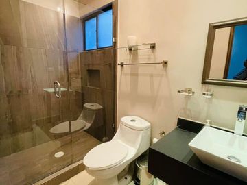 Casa en Renta o VENTA TOTALMENTE AMUEBLADA &  NUEVA en Zona Consulado! VENERO