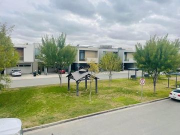 Casa en Renta o VENTA TOTALMENTE AMUEBLADA &  NUEVA en Zona Consulado! VENERO