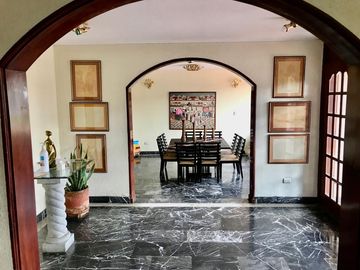 Casa de Venta 677m2 - Sector Cumbaya