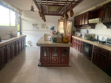 Casa de Venta 677m2 - Sector Cumbaya
