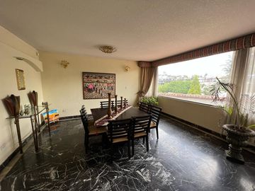 Casa de Venta 677m2 - Sector Cumbaya
