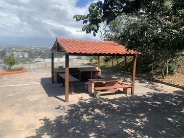 Casa de Venta 677m2 - Sector Cumbaya