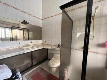 Casa de Venta 677m2 - Sector Cumbaya
