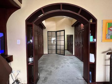 Casa de Venta 677m2 - Sector Cumbaya