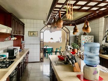 Casa de Venta 677m2 - Sector Cumbaya