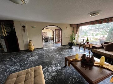 Casa de Venta 677m2 - Sector Cumbaya