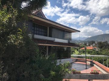 Casa de Venta 677m2 - Sector Cumbaya