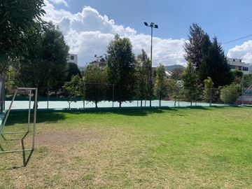 Casa de Venta 677m2 - Sector Cumbaya