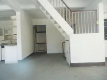 House and lot for sale in Villa de Primarosa , Brgy. Buhay na Tubig, Imus, Cavite