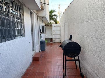 HERMOSA CASA DE ESQUINA EN BARRIO LA  CUMBRE DE BARRANQUILLA 4 ALCOBAS Y  AREA DE 381MTS