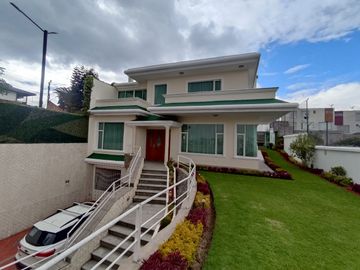 Casa de Venta en sector Embajada Americana, Norte de Quito