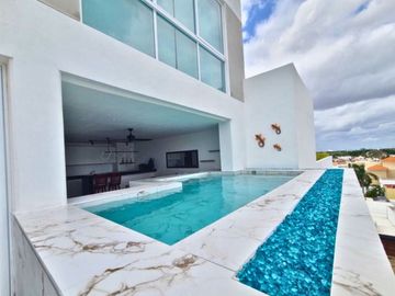 Penthouse con dos albercas, doble altura, rooftop, venta Montebello Mérida.